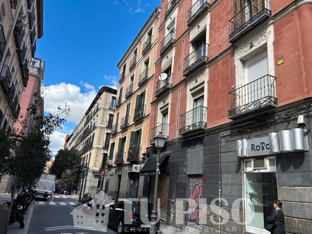 Vista exterior de Local en venda en  Madrid Capital amb Aire condicionat i Calefacció