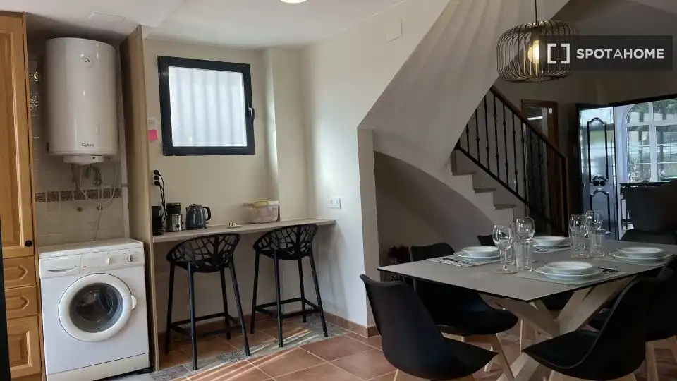 Menjador de Apartament per a compartir en Daimús amb Aire condicionat, Terrassa i Moblat