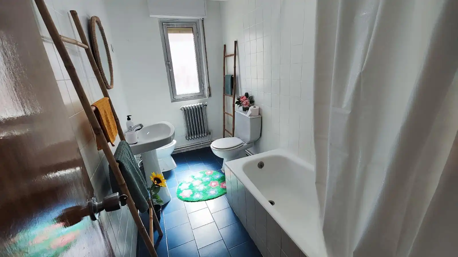 Badezimmer von Wohnung zur untervermieten in León Capital  mit Heizung und Terrasse