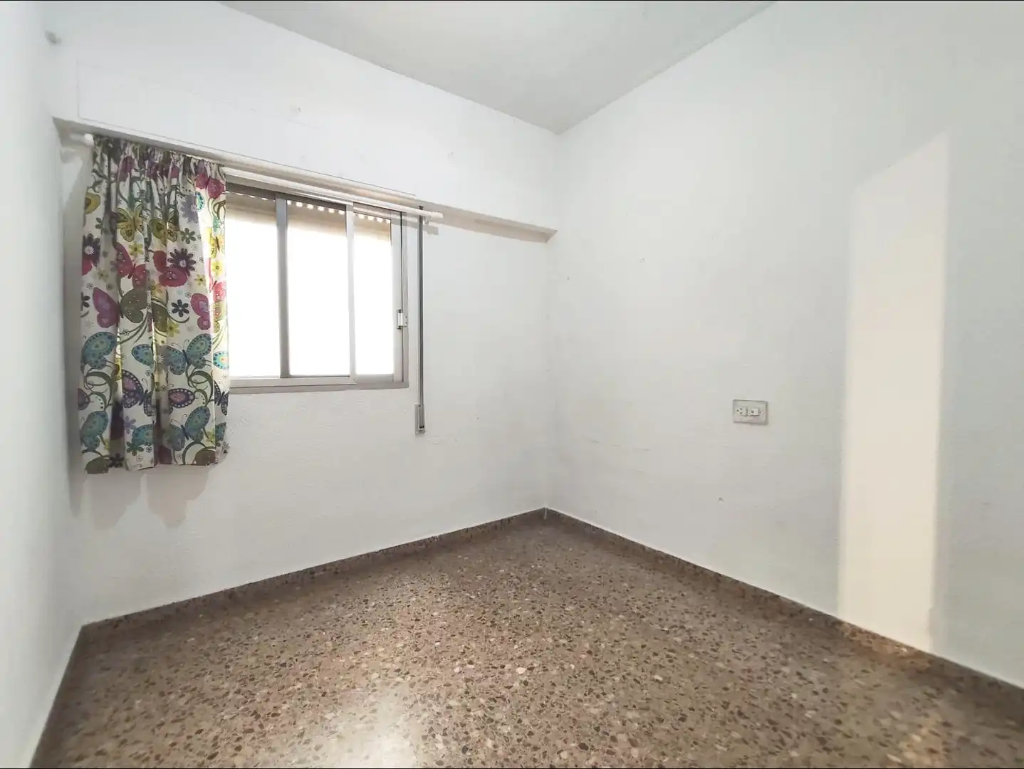 Bedroom of Flat for sale in Valencia  with Air Conditioner, Terrace and Balcony