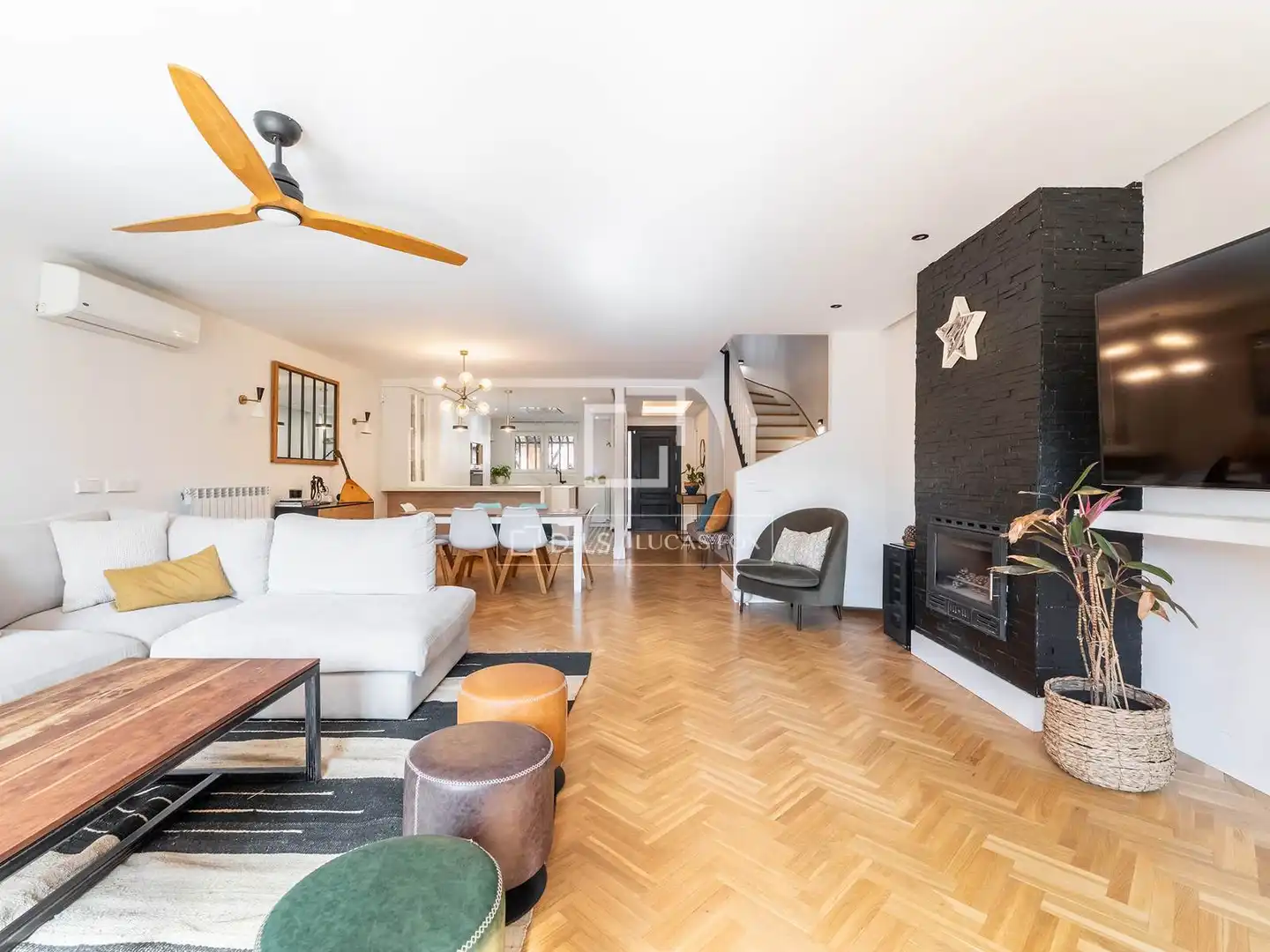 Sala d'estar de Casa o xalet en venda en Majadahonda amb Aire condicionat, Jardí privat i Terrassa