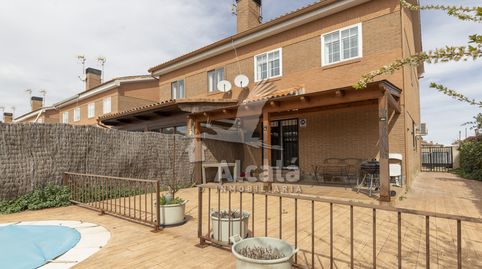 Foto 2 de Casa adosada en venta en Pioz, Guadalajara