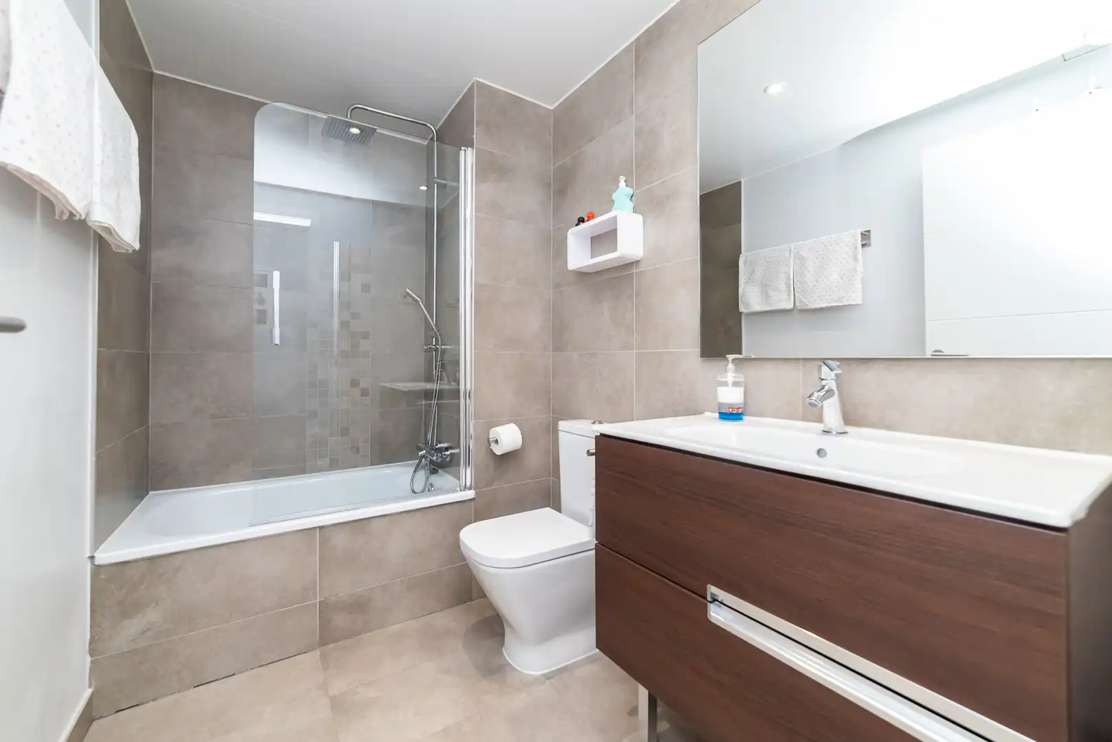 Baño de Planta baja en venta en Boadilla del Monte con Aire acondicionado, Calefacción y Jardín privado