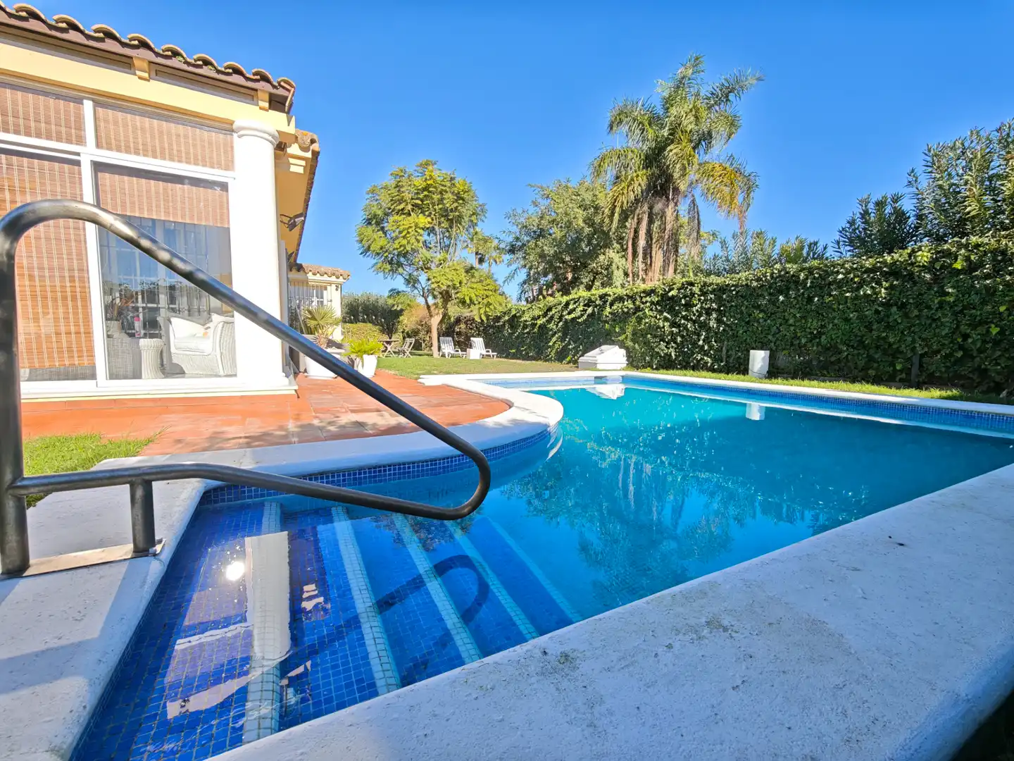 Piscina de Casa o xalet en venda en Chiclana de la Frontera amb Aire condicionat, Calefacció i Jardí privat