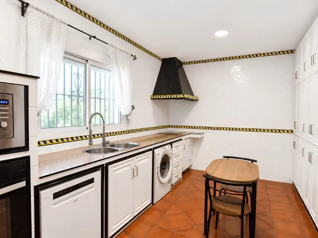 Cuina de Casa o xalet en venda en Mijas amb Aire condicionat, Calefacció i Jardí privat