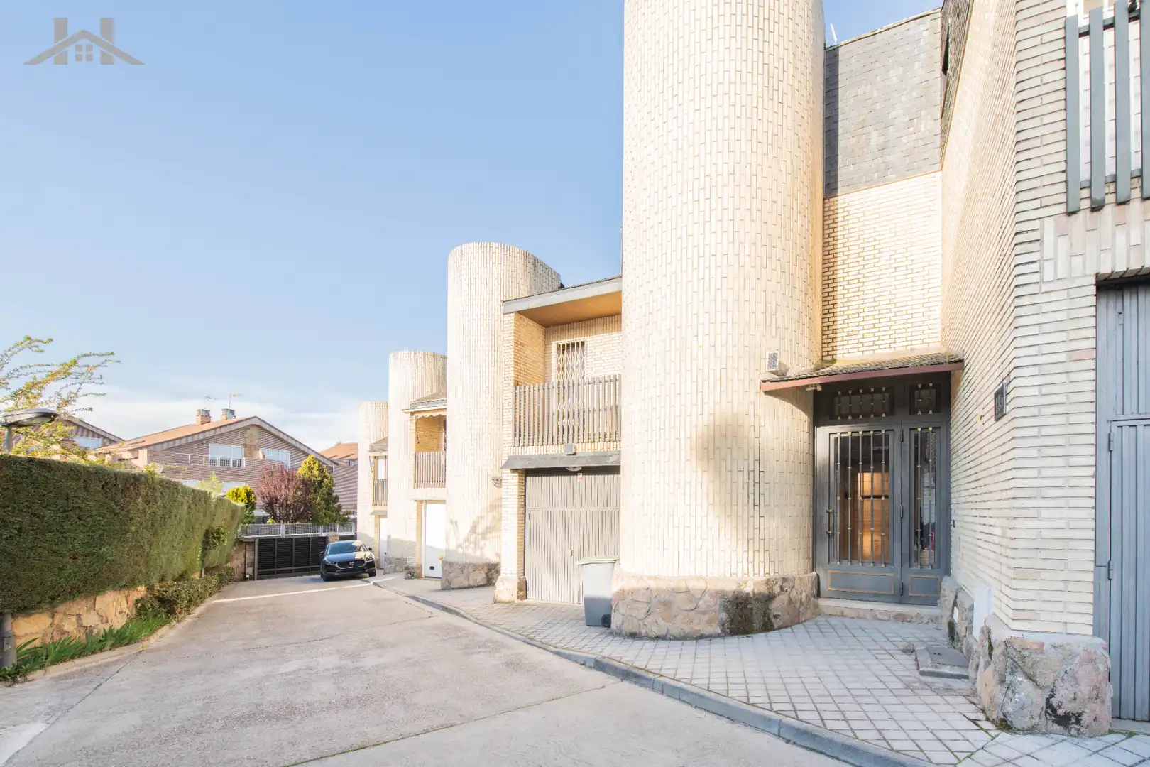 Vista exterior de Casa adosada en venta en Pozuelo de Alarcón con Aire acondicionado, Calefacción y Jardín privado