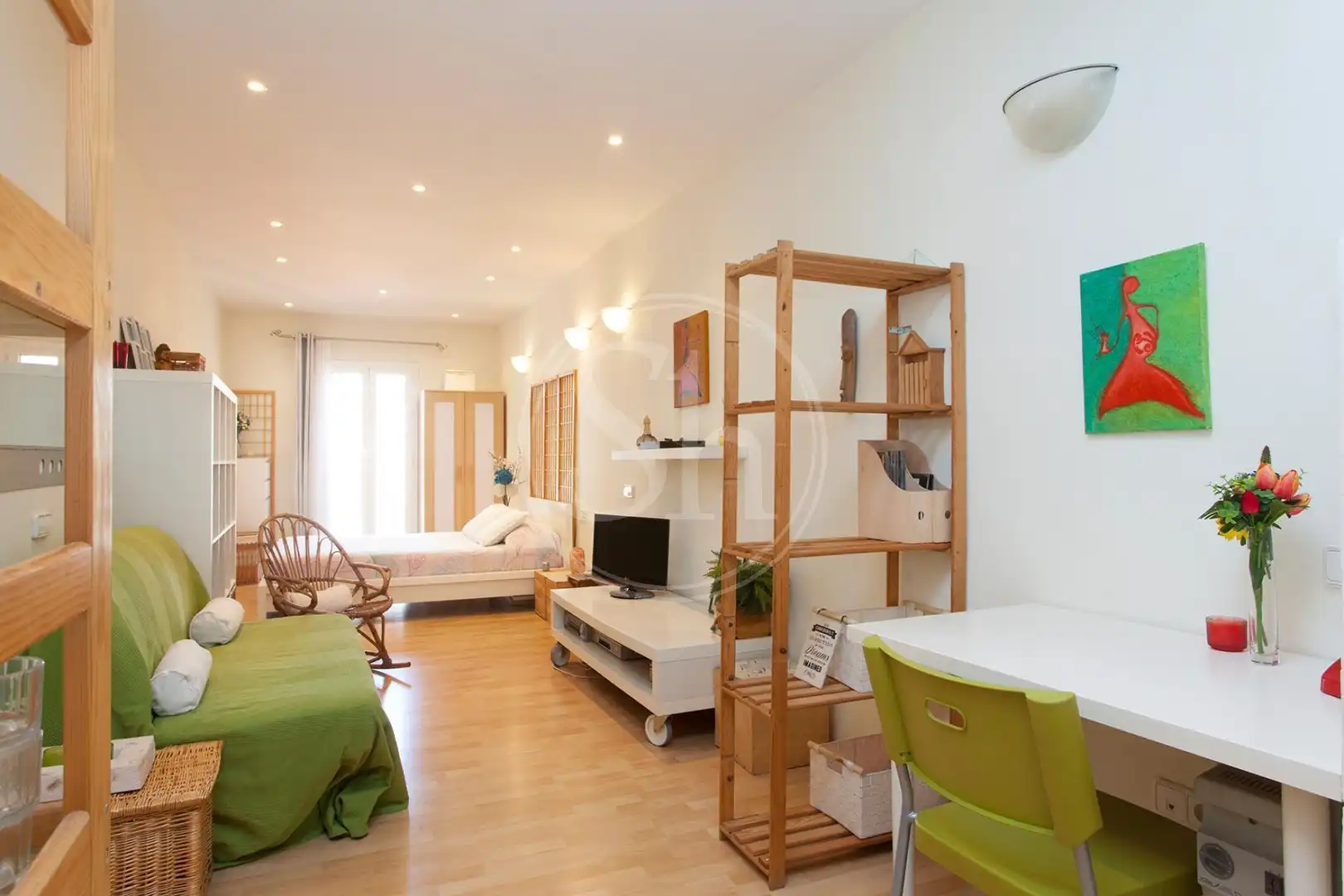Schlafzimmer von Loft zum Verkauf in Barcelona mit Parkett und Balkon
