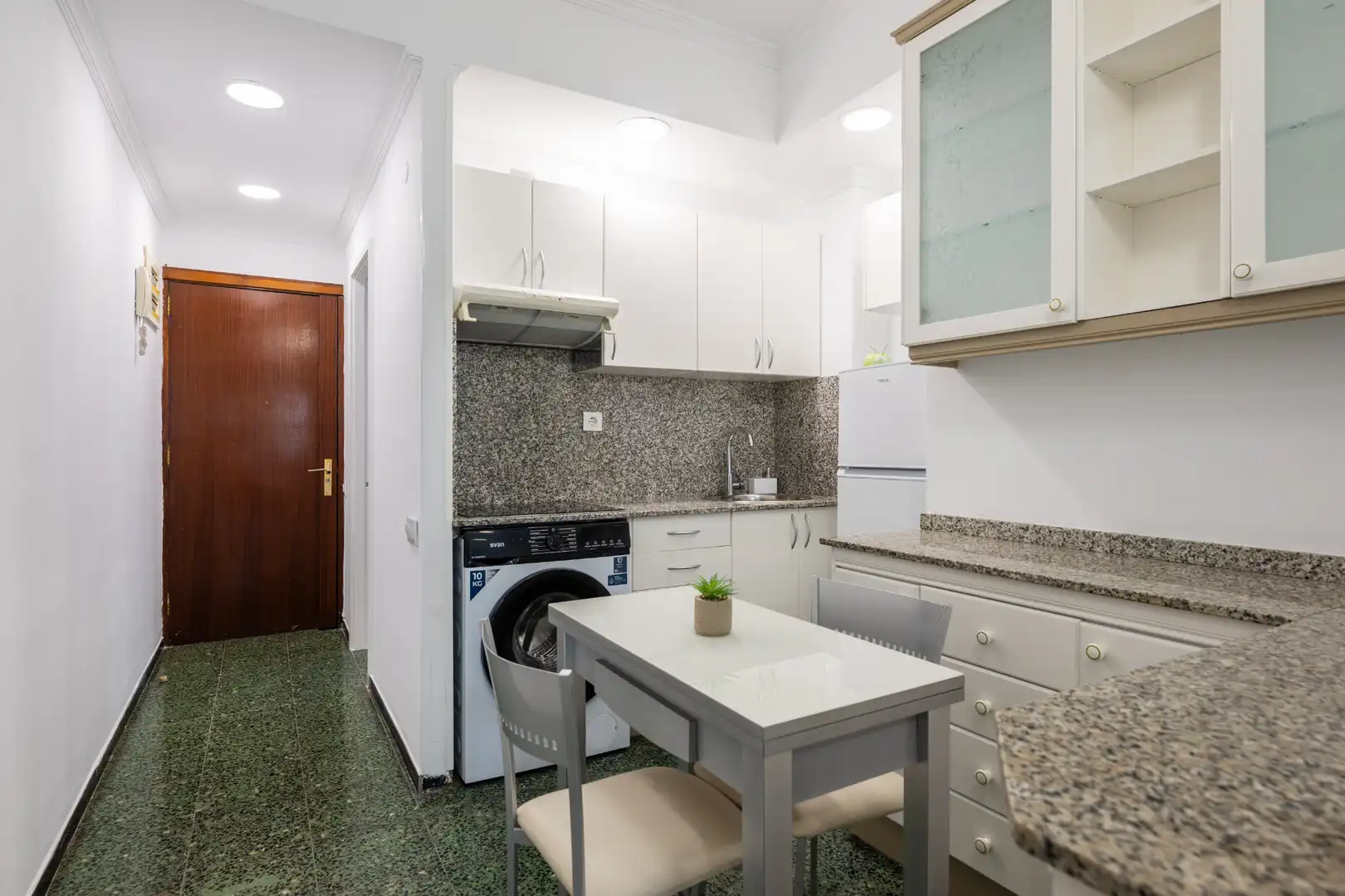 Kitchen of Study for rent in Las Palmas de Gran Canaria  with Oven, Washing machine and Balcony