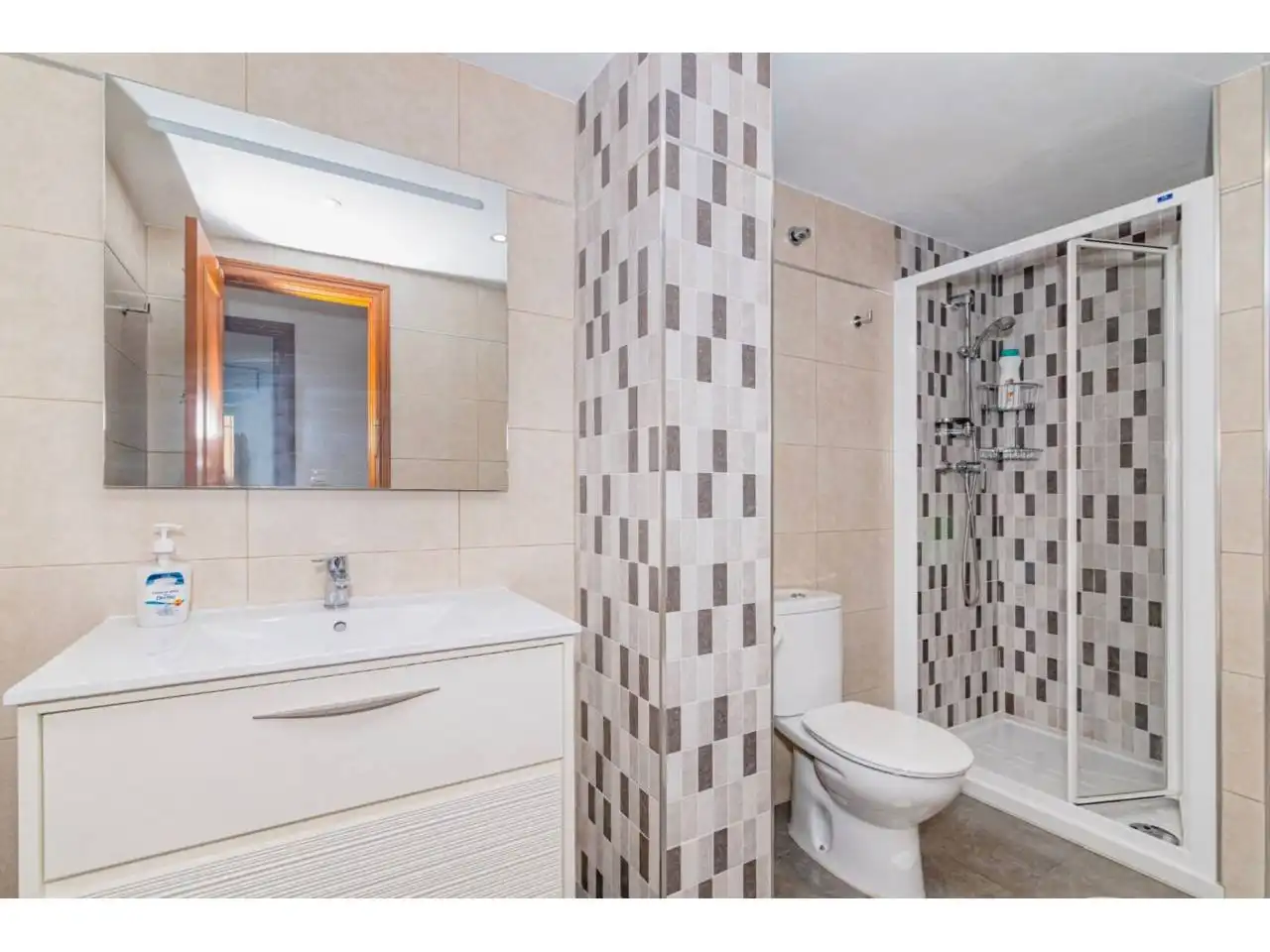 Badezimmer von Wohnungen zum Verkauf in Almuñécar