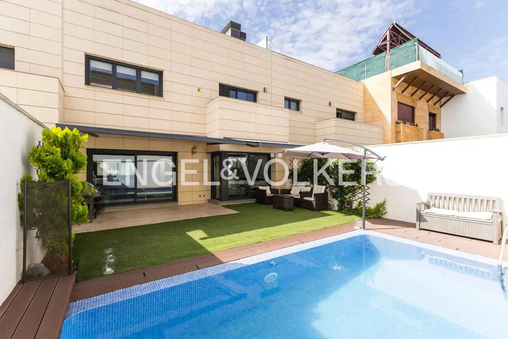 Terrace of Detached homes for rent in Madrid  with Air Conditioner, Heating and Private garden