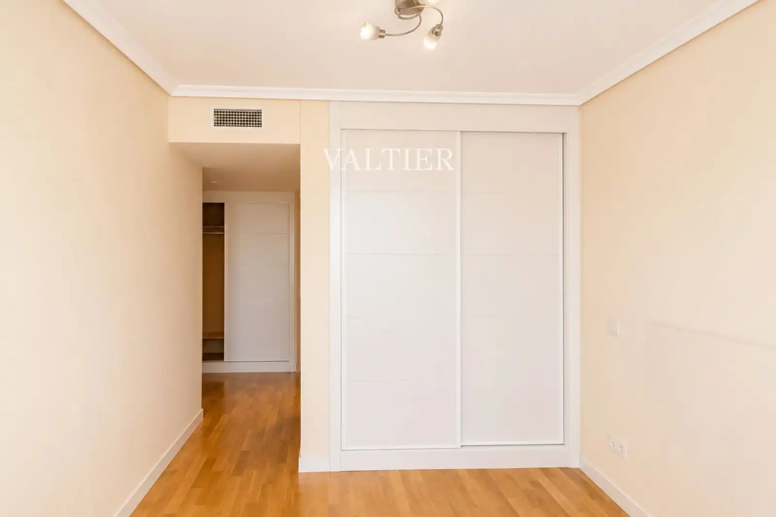 Habitación de Piso de alquiler en Madrid con Aire acondicionado, Piscina y Piscina comunitaria