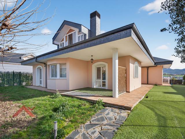 Casa-chalet en Venta en Calle Aldabarren en Olaz