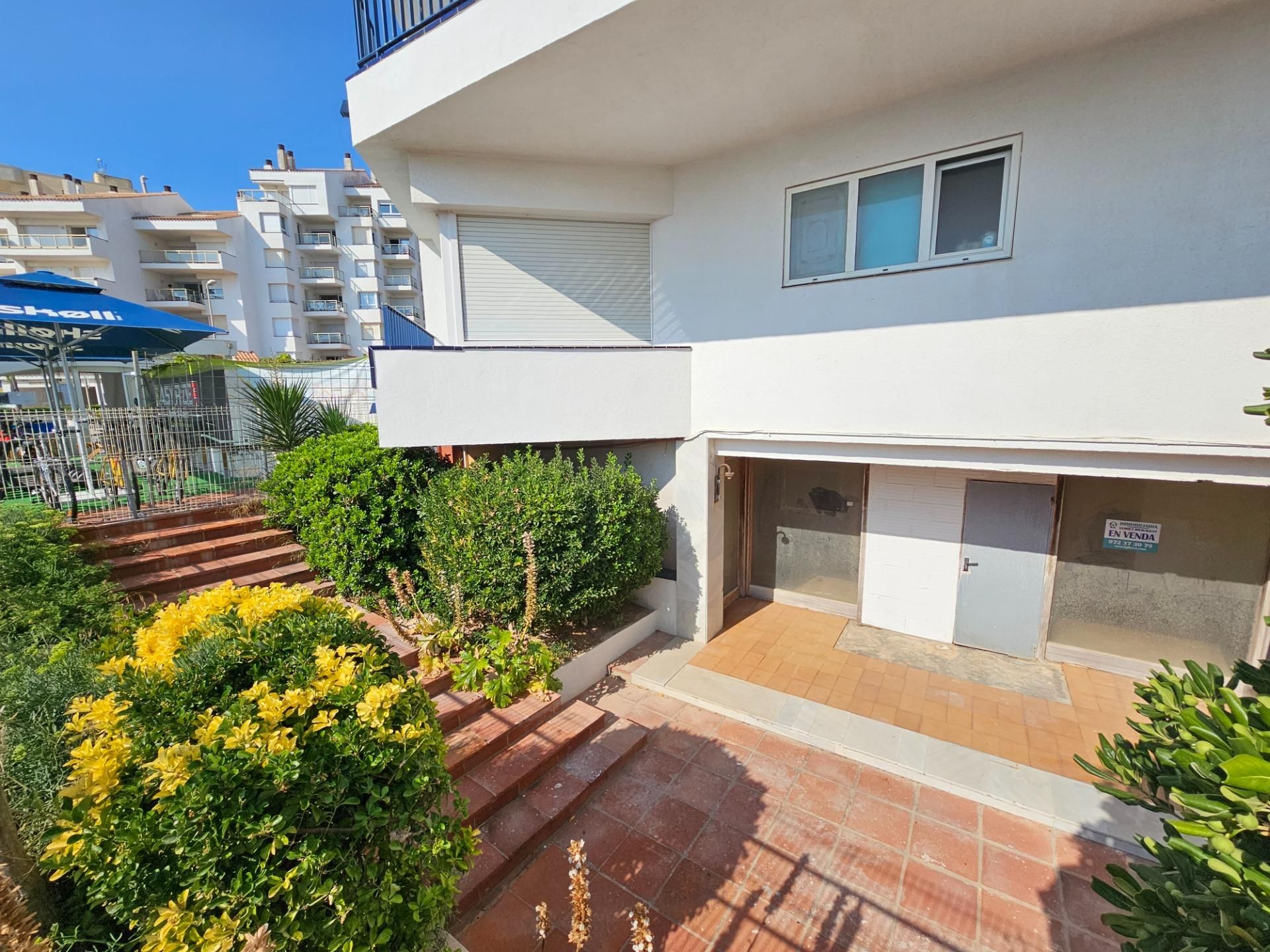 Exterior view of Premises for sale in L'Escala  with Terrace