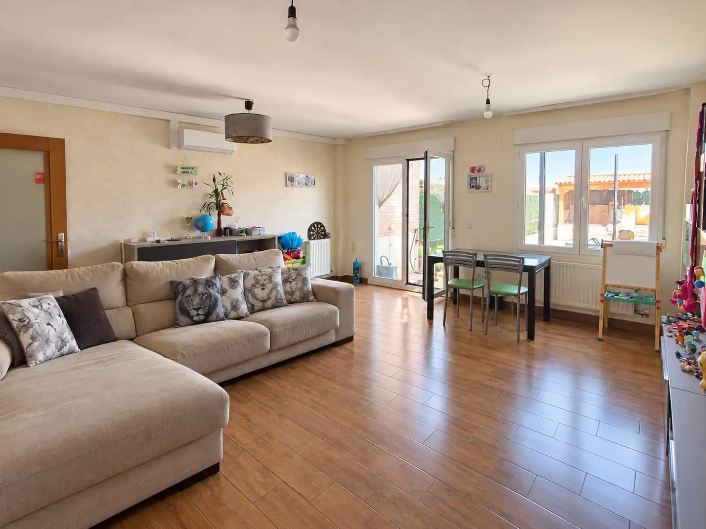 Maison mitoyenne avec terrasse à vendre à Calle Reina Juana de Castilla