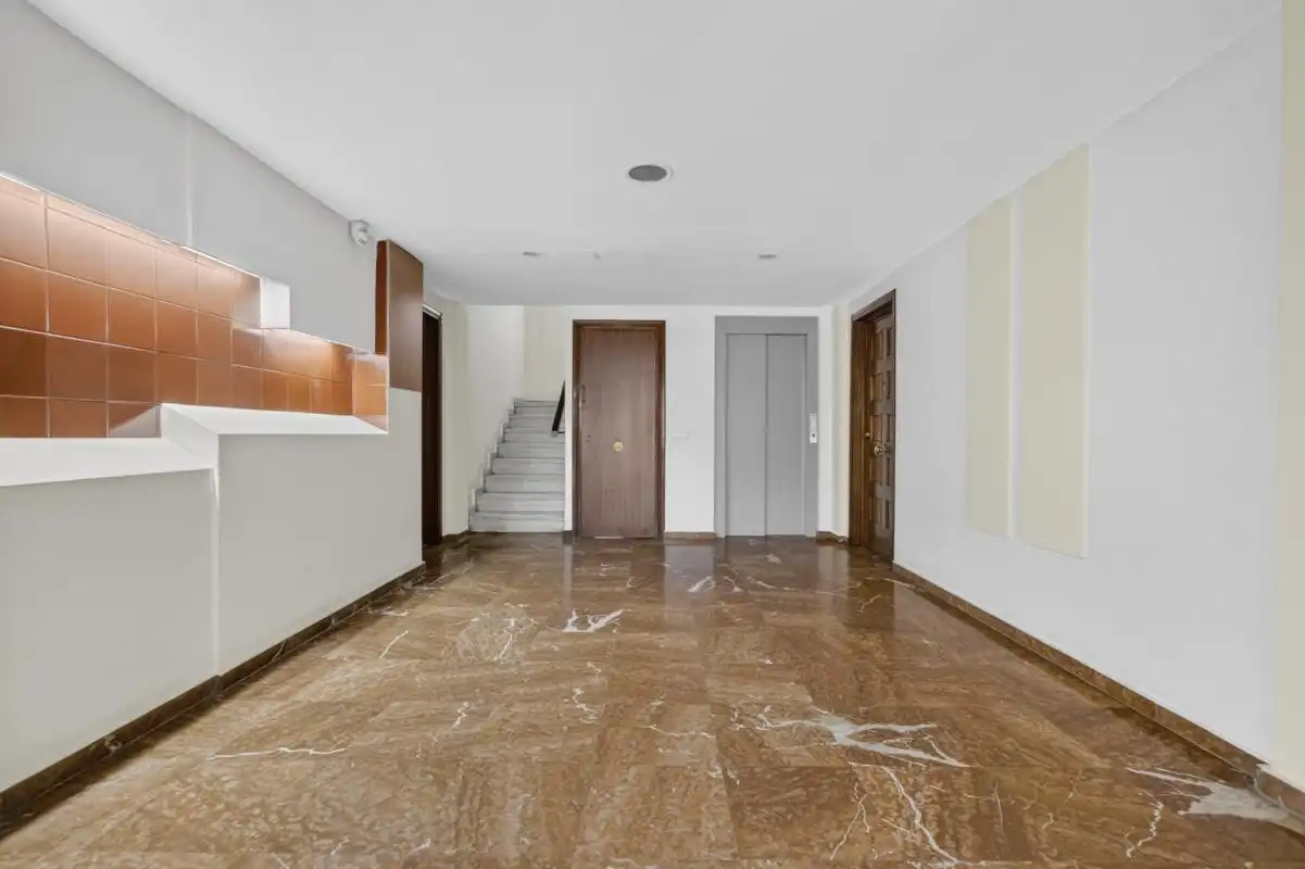 Flat for sale in Sevilla  with Air Conditioner and Heating