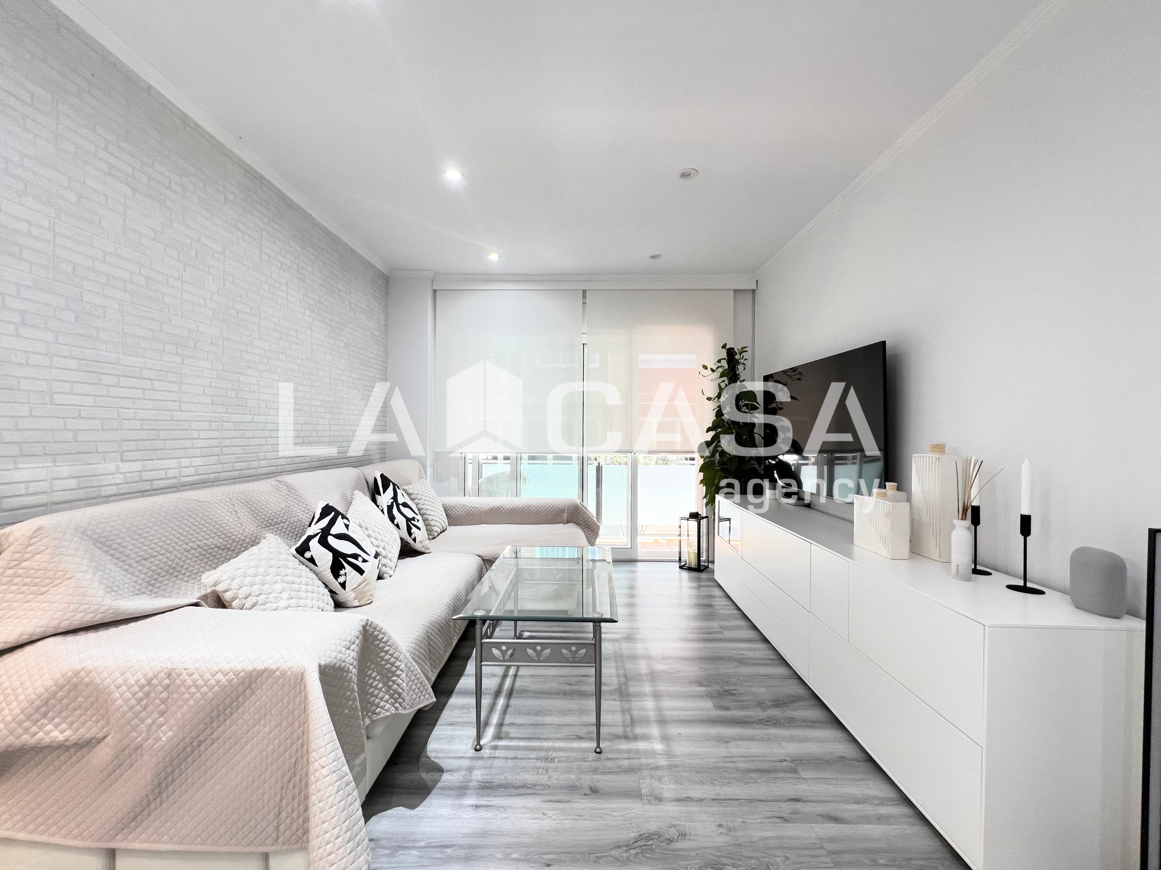 Living room of Flat for sale in Badalona  with Terrace and Balcony