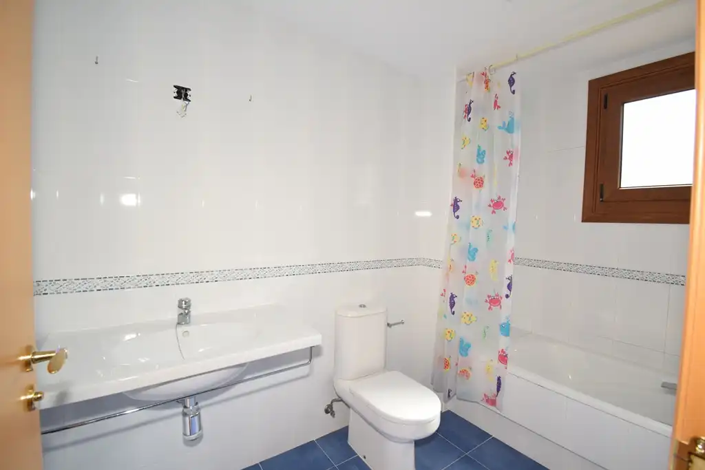 Baño de Casa adosada en venta en Miño con Calefacción, Jardín privado y Amueblado