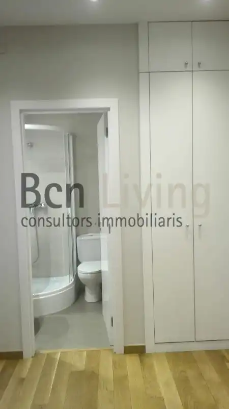 Baño de Piso de alquiler en Barcelona con Aire acondicionado, Parquet y Terraza