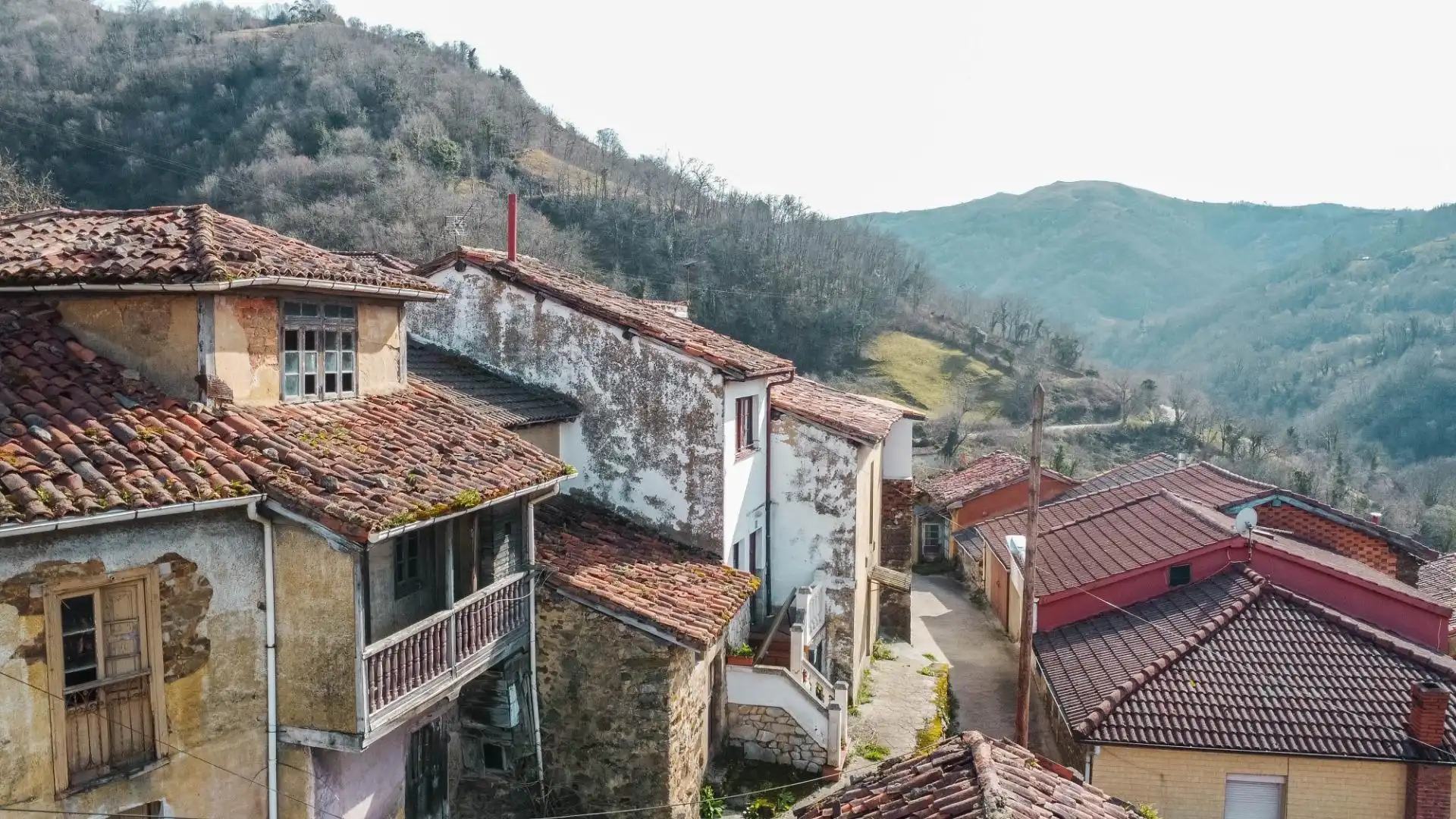 Vista exterior de Casa o xalet en venda en Riosa amb Jardí privat
