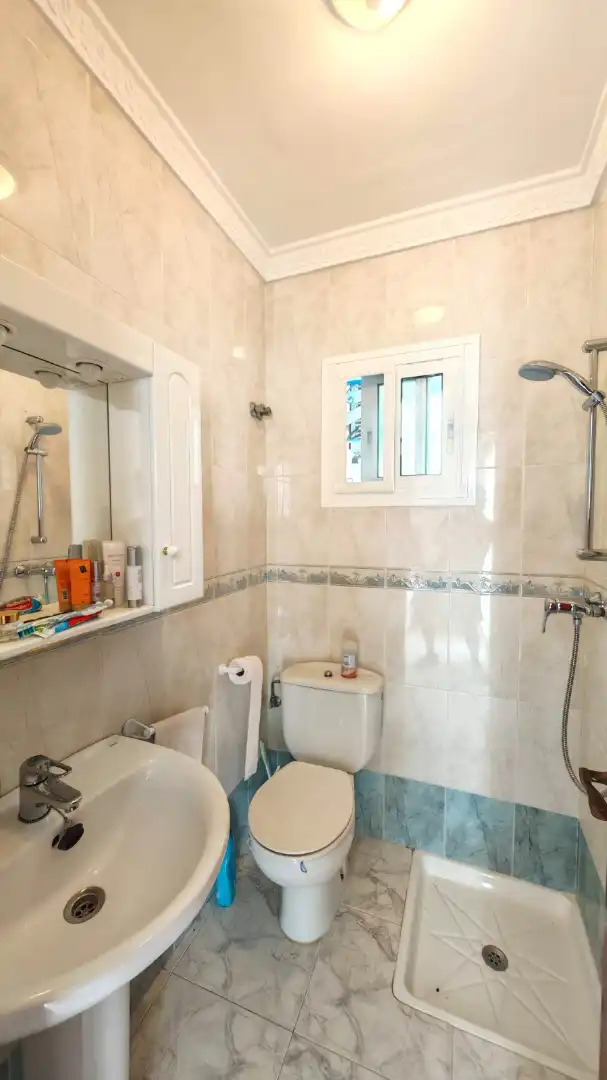Bany de Casa o xalet en venda en Torrox amb Aire condicionat, Terrassa i Moblat
