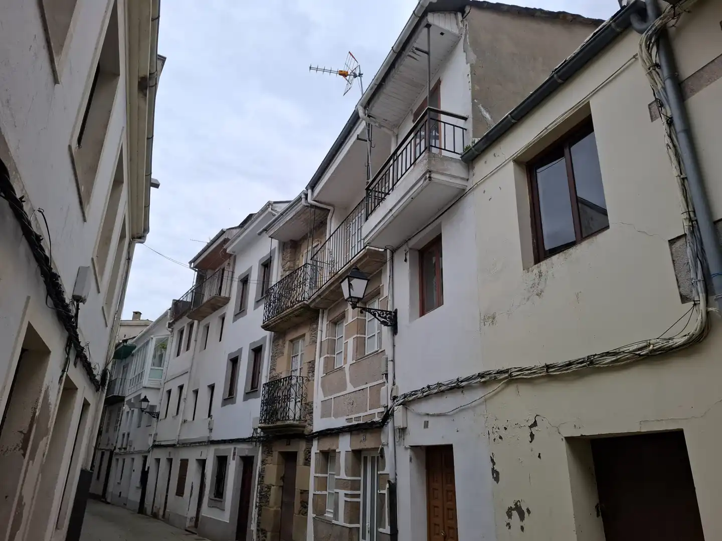 Vista exterior de Casa adosada en venda en Viveiro amb Terrassa