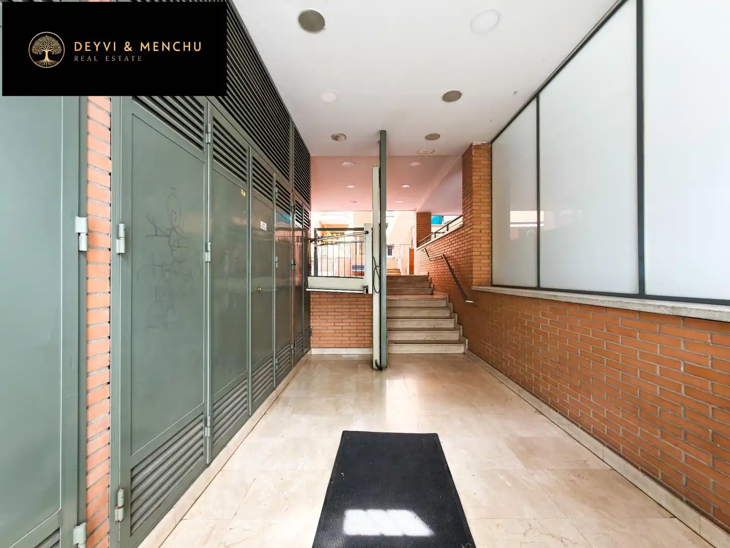 Flat for sale in Madrid  with Air Conditioner, Heating and Storage room
