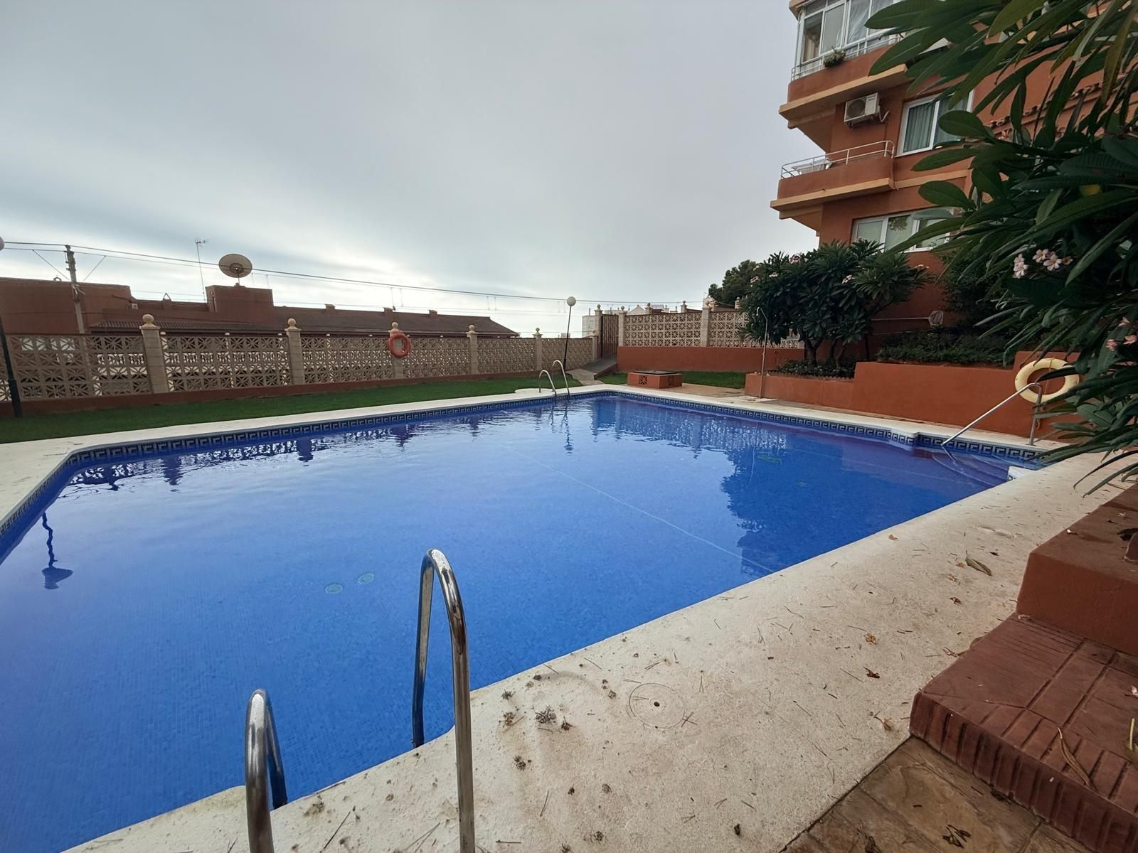 Piscina de Piso en venta en Torremolinos con Jardín privado, Terraza y Piscina comunitaria