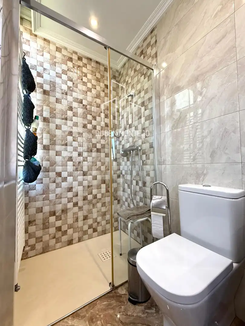 Badezimmer von Einfamilien-Reihenhaus zur Miete in Salamanca mit Heizung, Terrasse und Abstellraum