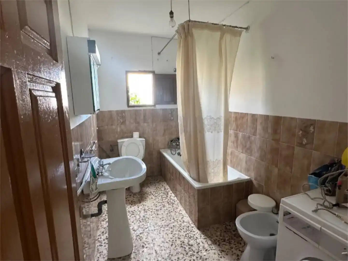 Bany de Pis en venda en Yeste amb Piscina i Balcó