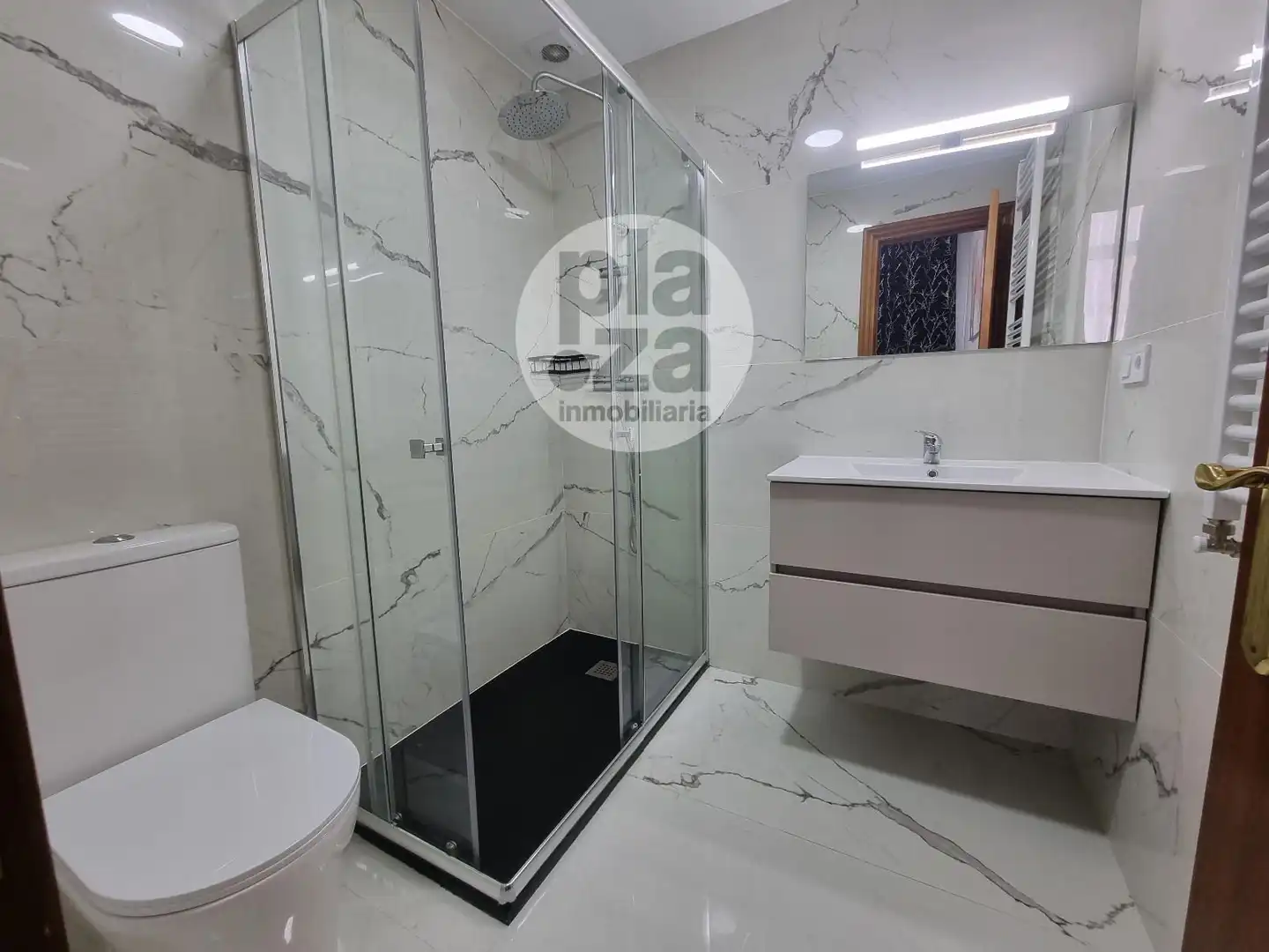 Bathroom of Flat for rent in Burgos  with Heating, Furnished and Internet