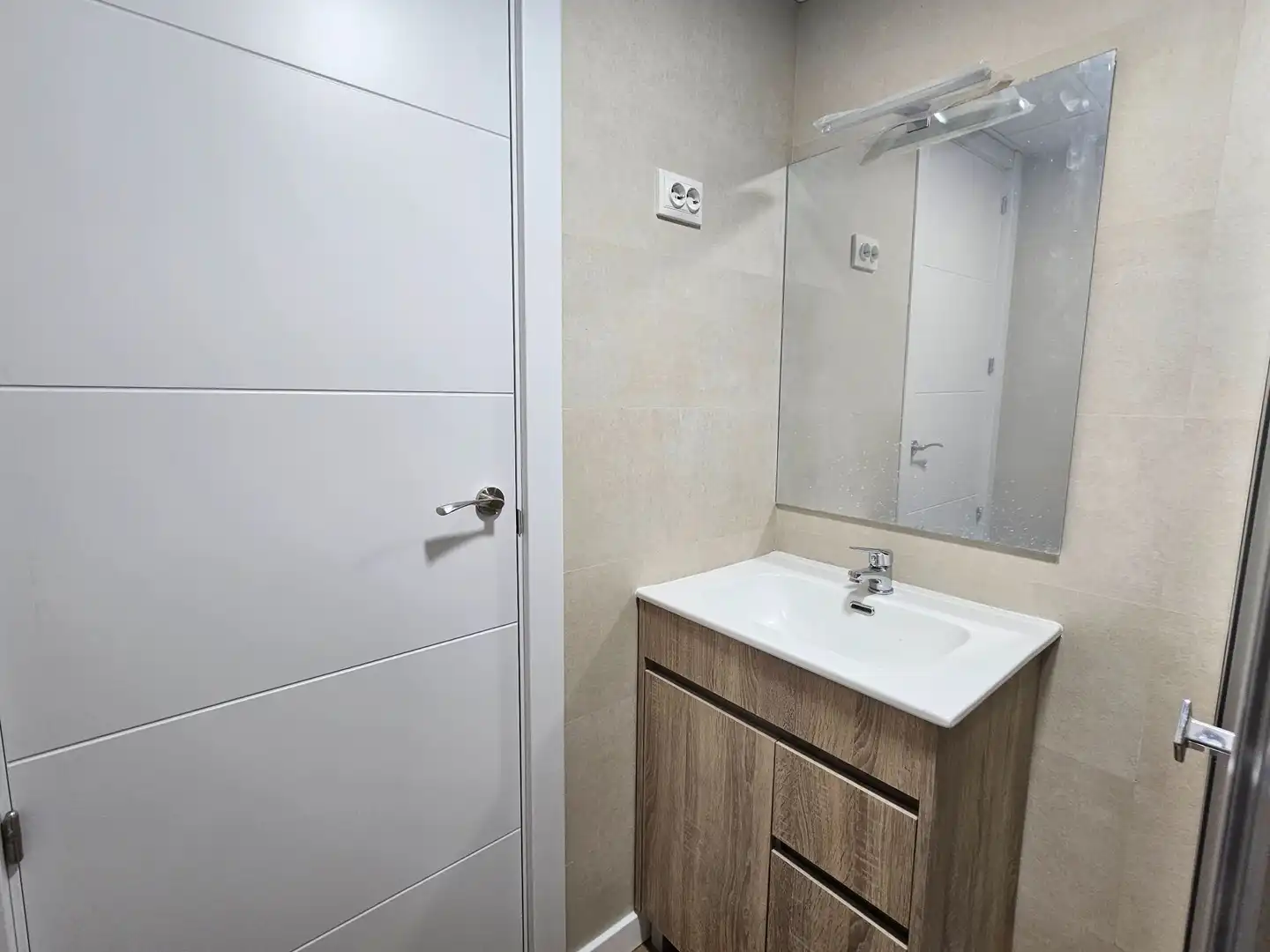 Baño de Piso de alquiler en Madrid con Aire acondicionado y Calefacción
