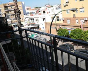 Vista exterior de Pis en venda en  Sevilla Capital amb Terrassa i Balcó