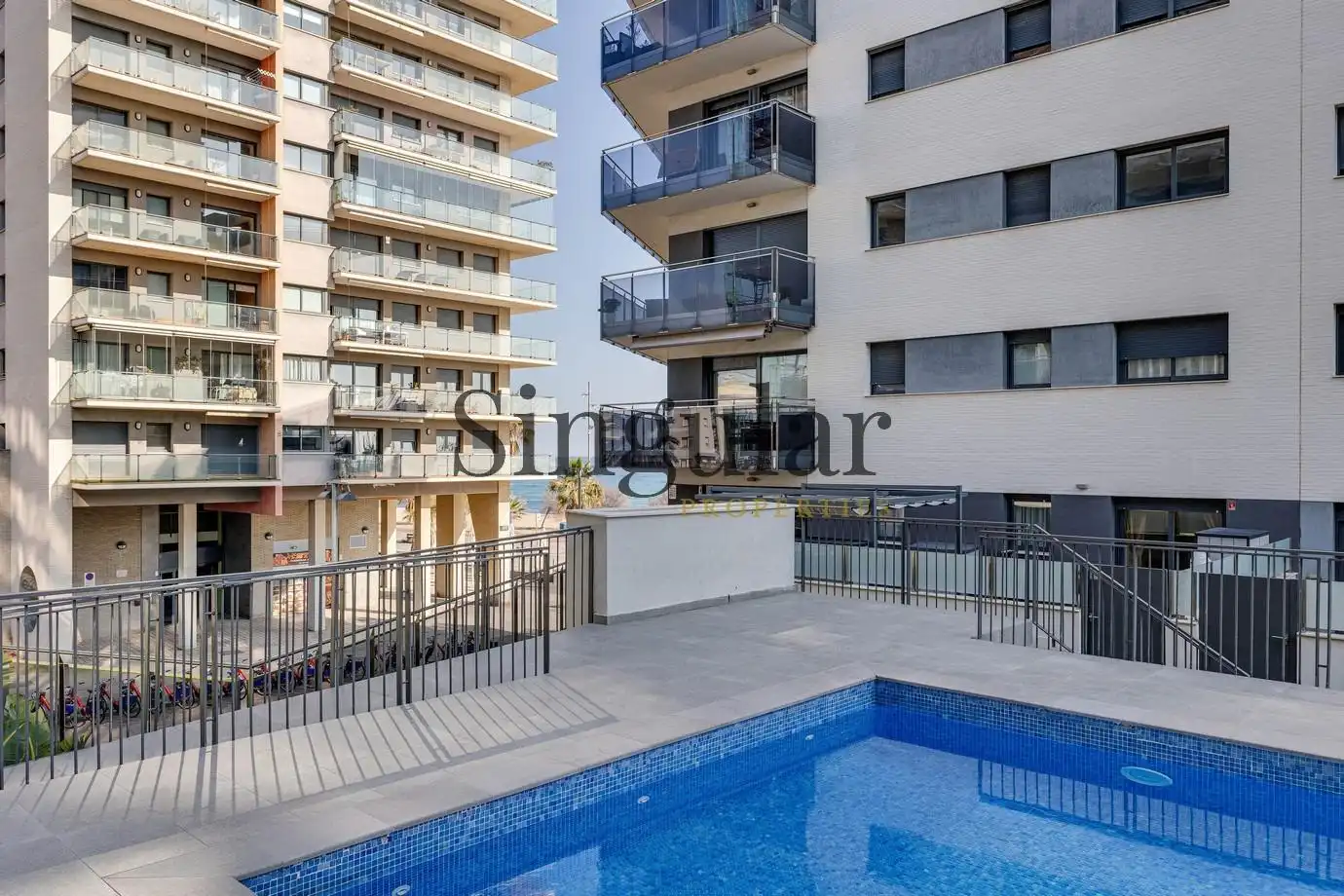 Piscina de Piso en venta en Badalona con Calefacción, Jardín privado y Parquet