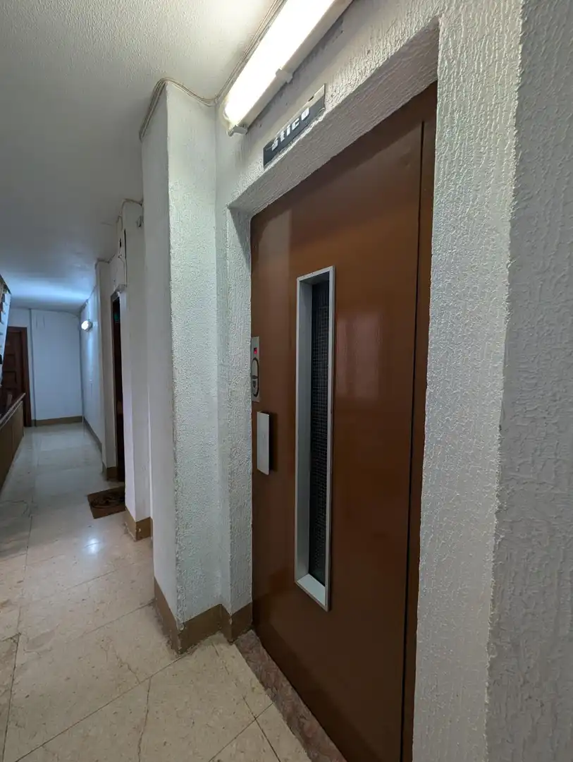 Dúplex en venta en Sant Vicenç Dels Horts con Aire acondicionado, Calefacción y Terraza