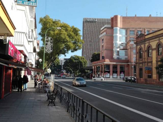 Local comercial en Alquiler en Calle Luis Montoto, 106 en La Buhaira