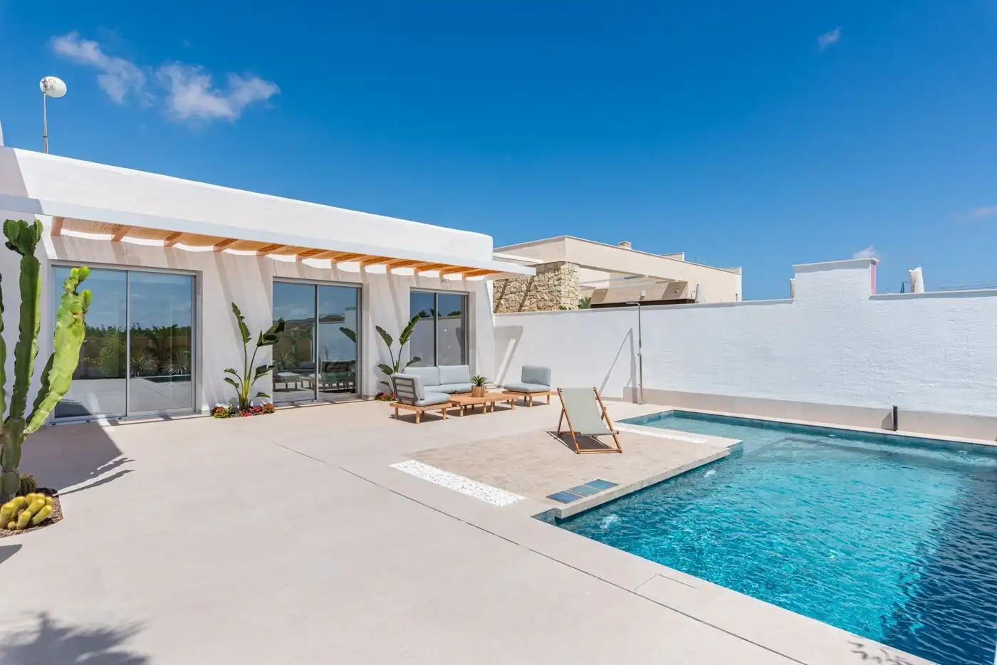 Detached house with pool for sale in Benijófar