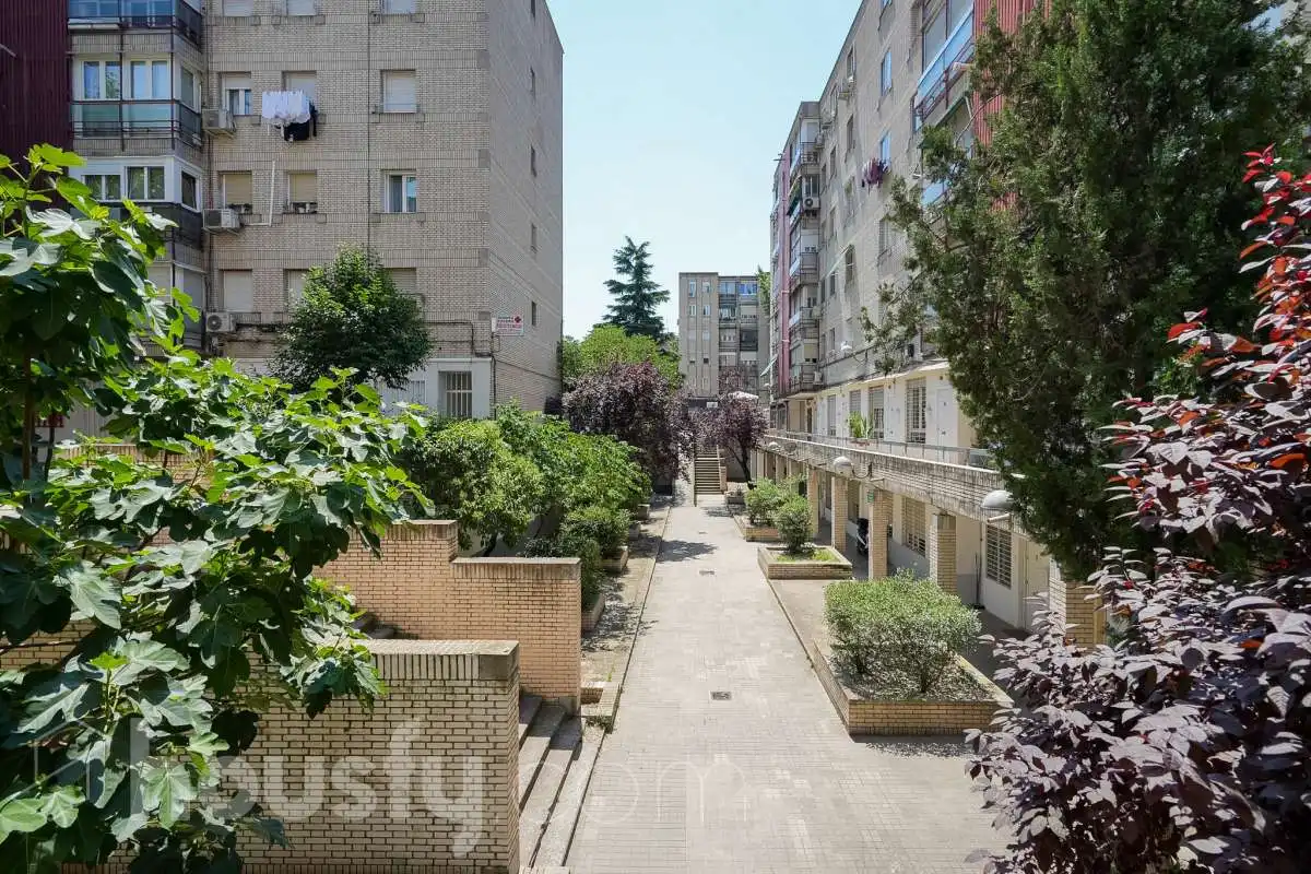Exterior view of Flat for sale in Madrid  with Heating and Furnished
