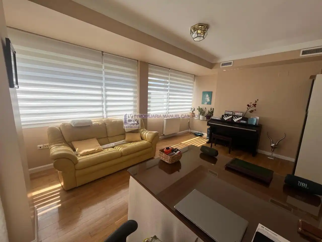 Living room of Flat for sale in Cáceres  with Air Conditioner, Heating and Parquet flooring