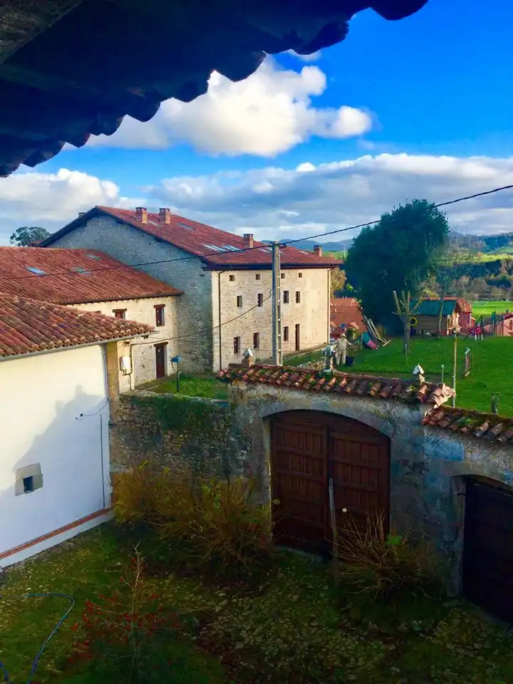 Vista exterior de Casa o xalet en venda en Reocín amb Calefacció, Parquet i Terrassa