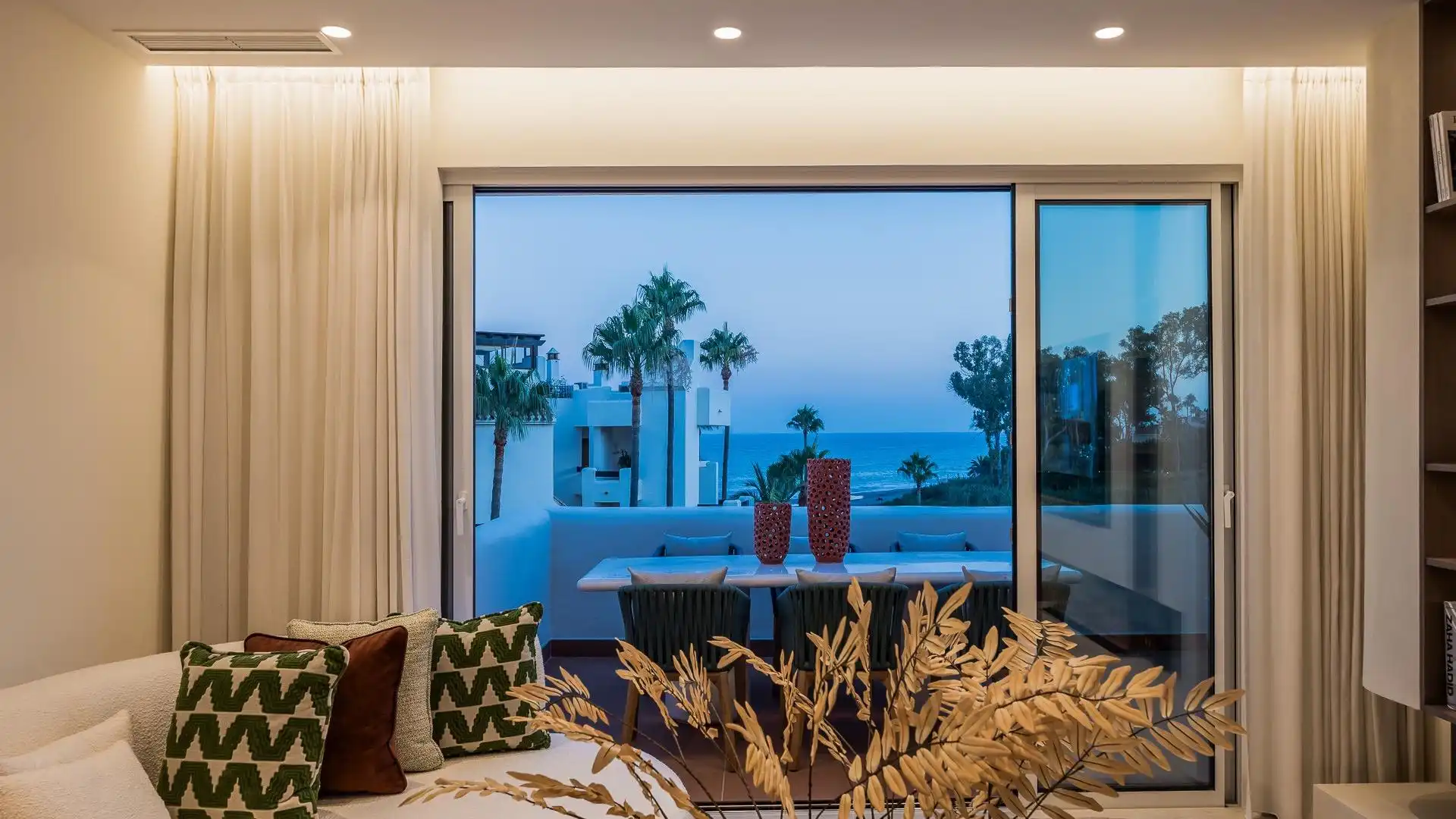 Sala d'estar de Àtic en venda en Estepona amb Aire condicionat, Calefacció i Jardí privat