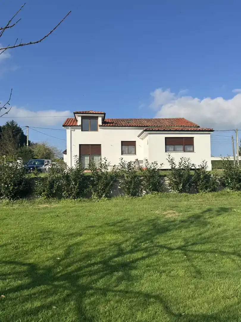 Vista exterior de Casa o xalet en venda en Reocín