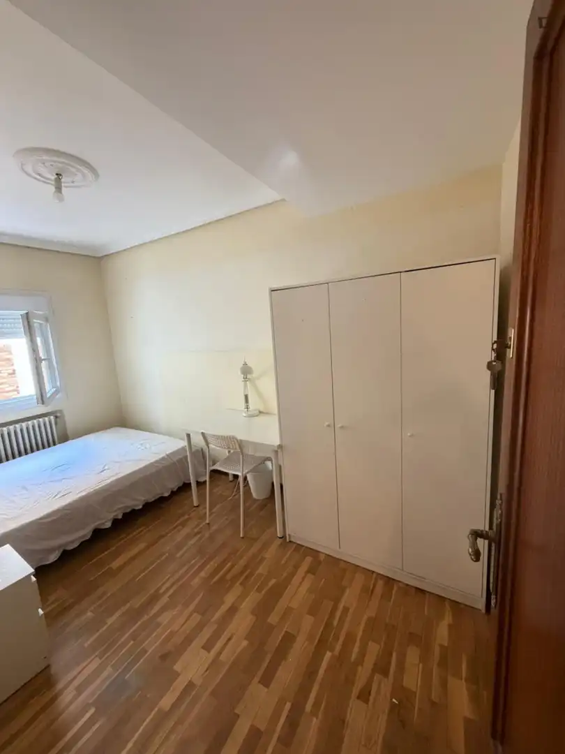 Dormitori de Apartament per a compartir en Valladolid amb Aire condicionat, Calefacció i Moblat