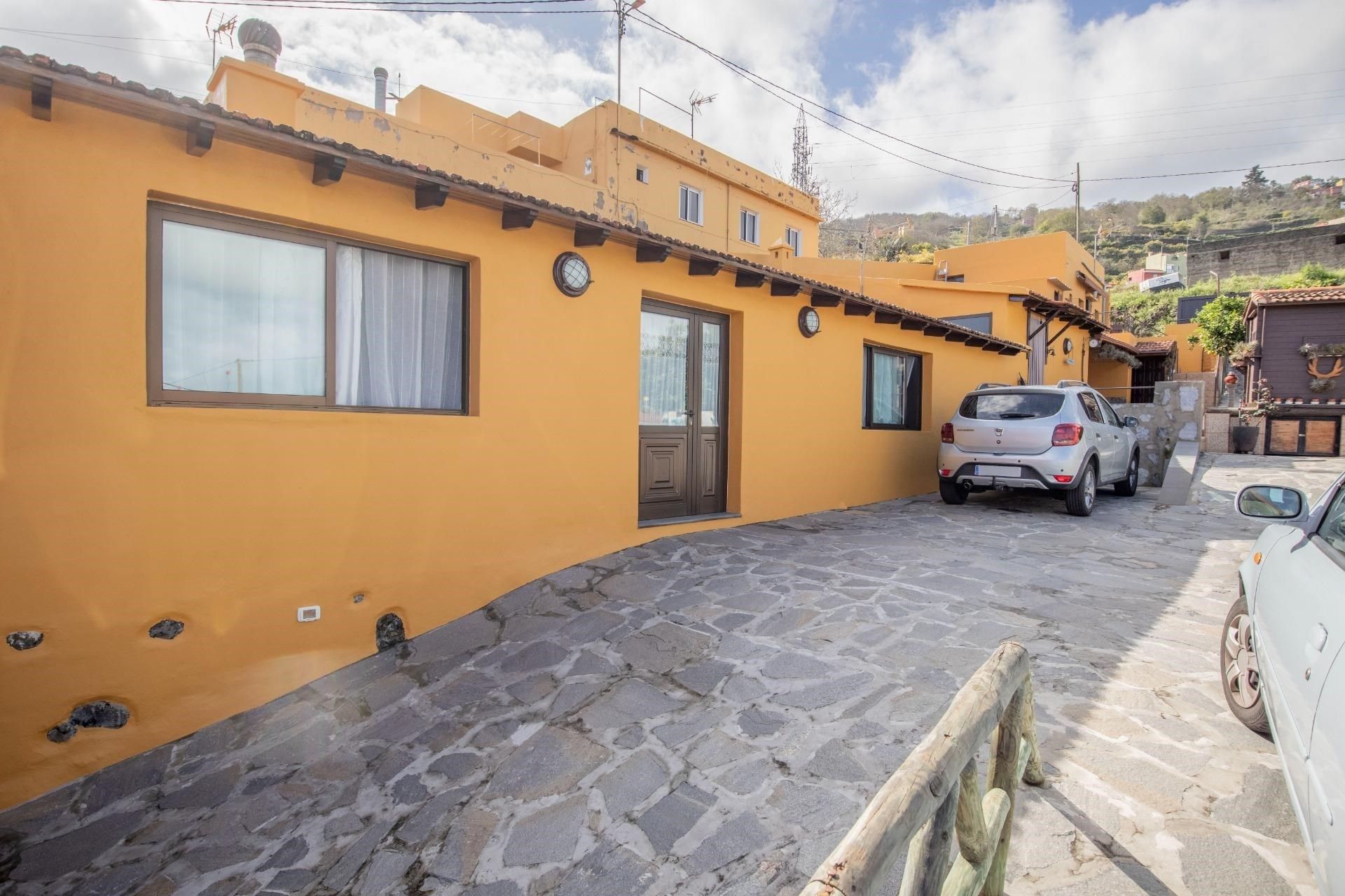 Außenansicht von Einfamilien-Reihenhaus zum Verkauf in La Orotava