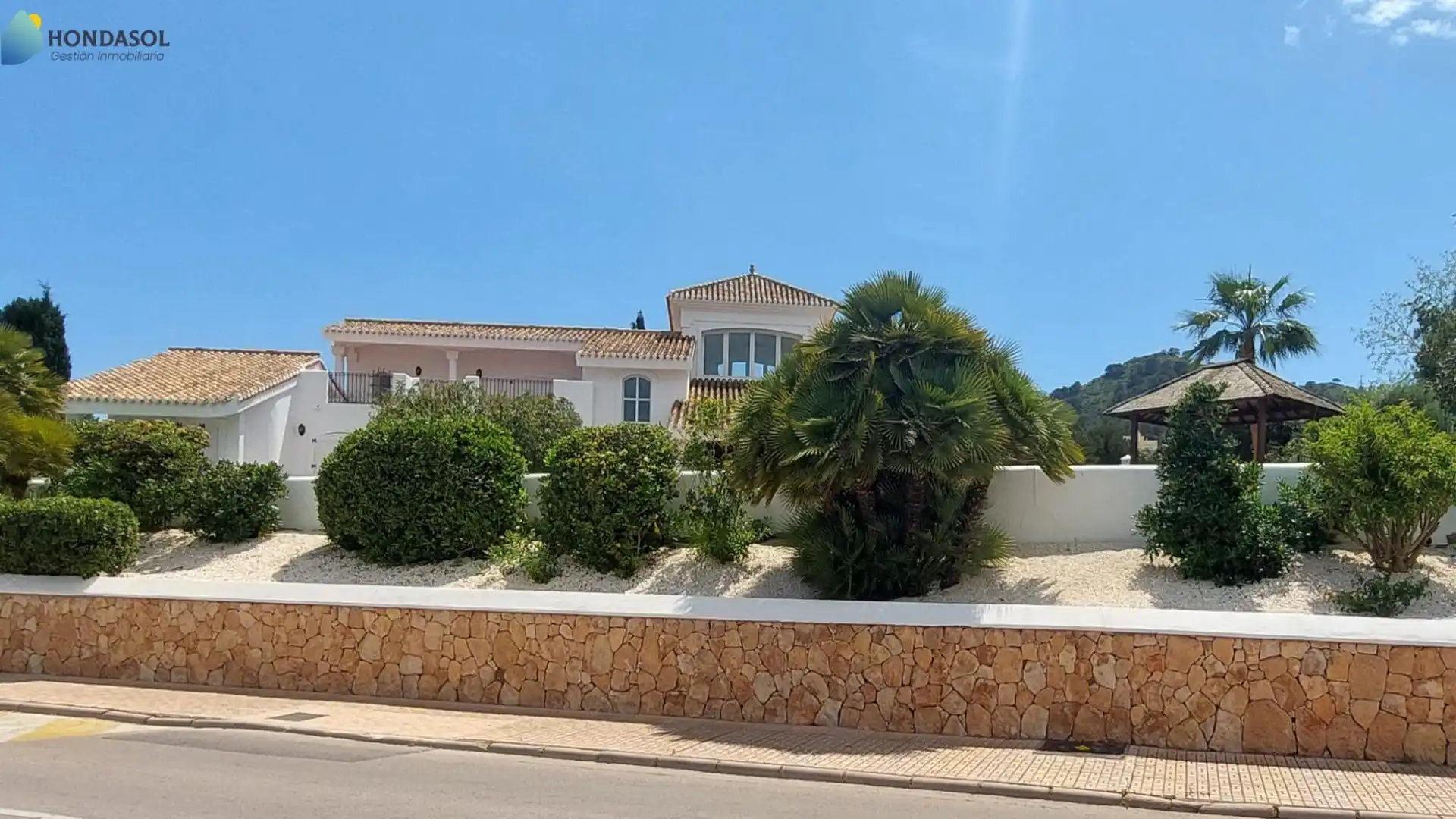 Vista exterior de Casa o xalet en venda en Cartagena amb Aire condicionat, Jardí privat i Terrassa