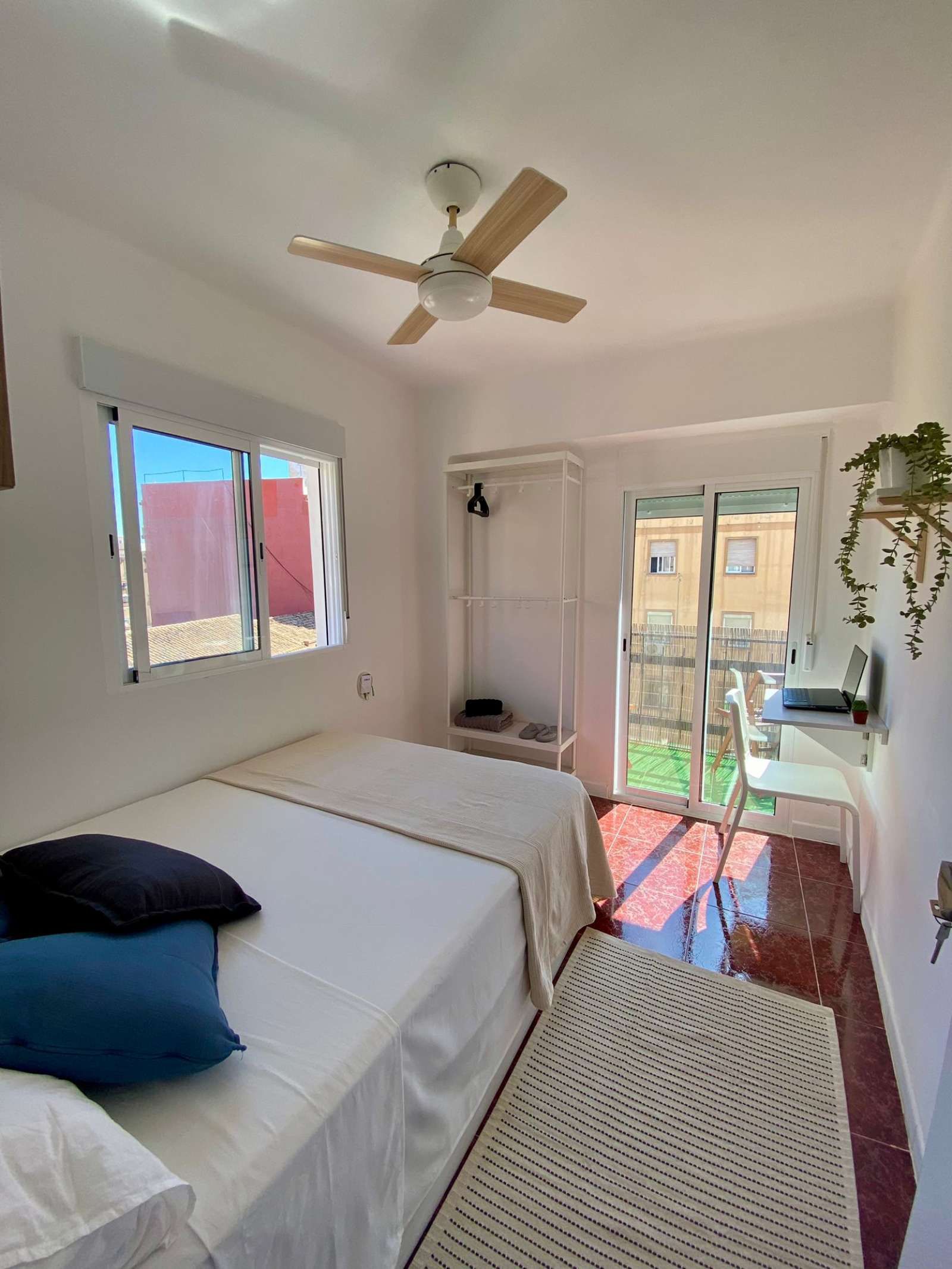 Bedroom of Flat to share in  Valencia Capital  with Air Conditioner and Terrace