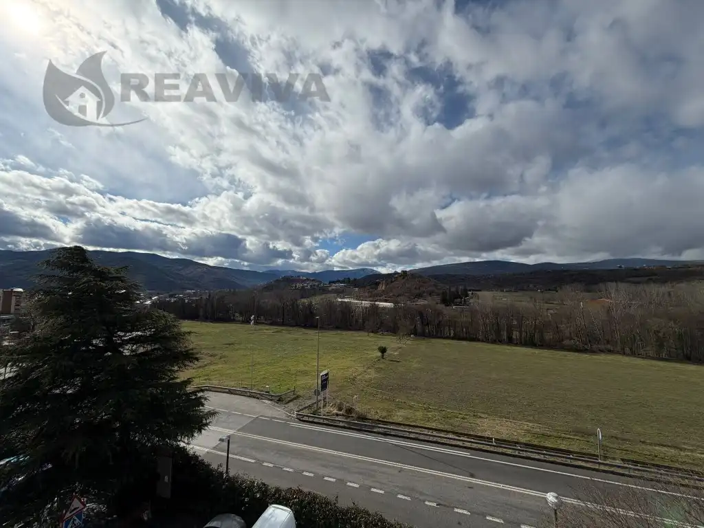Vista exterior de Àtic en venda en La Seu d'Urgell