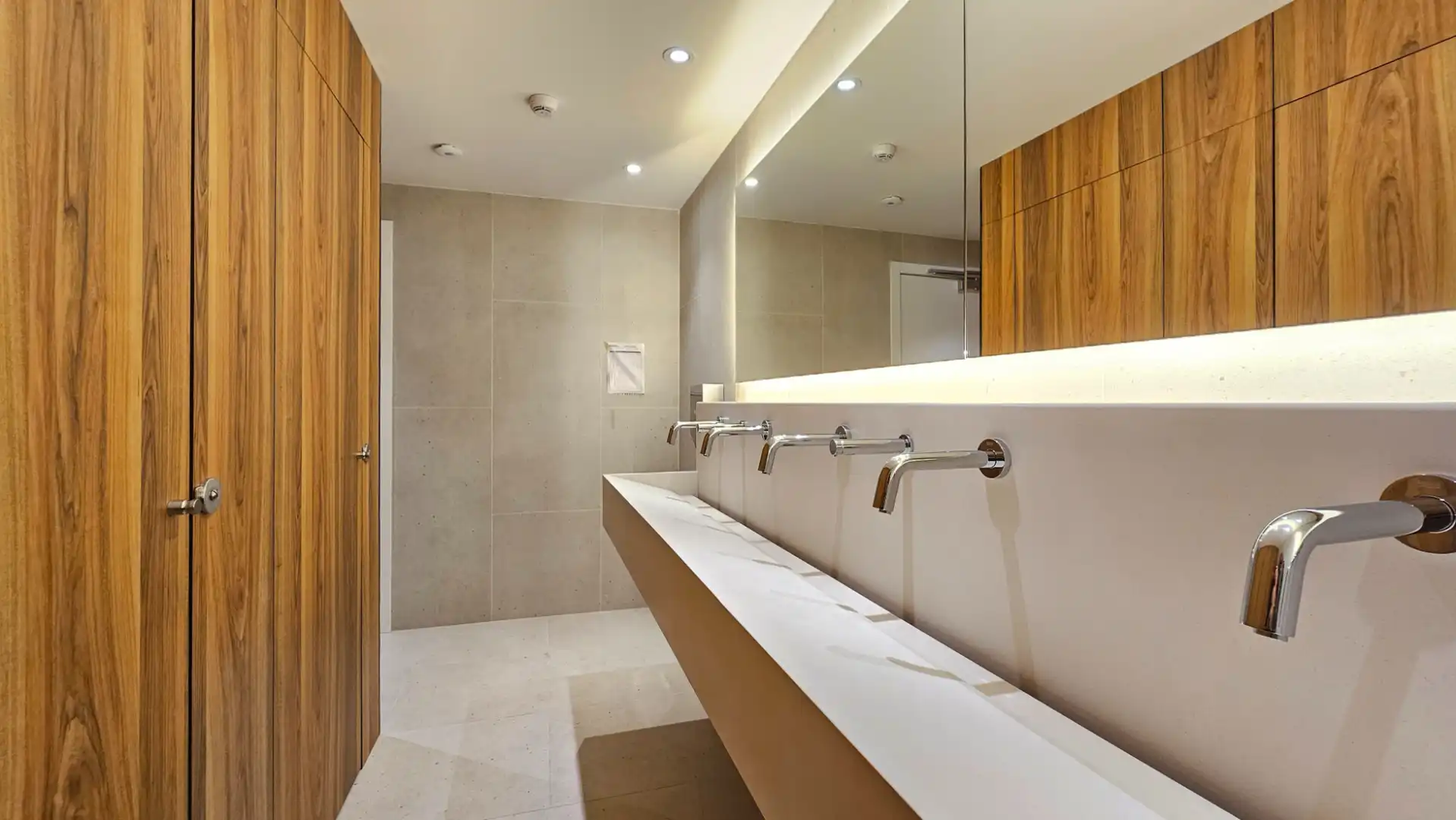 Badezimmer von Büro zur Miete in Barcelona mit Klimaanlage, Heizung und Alarm