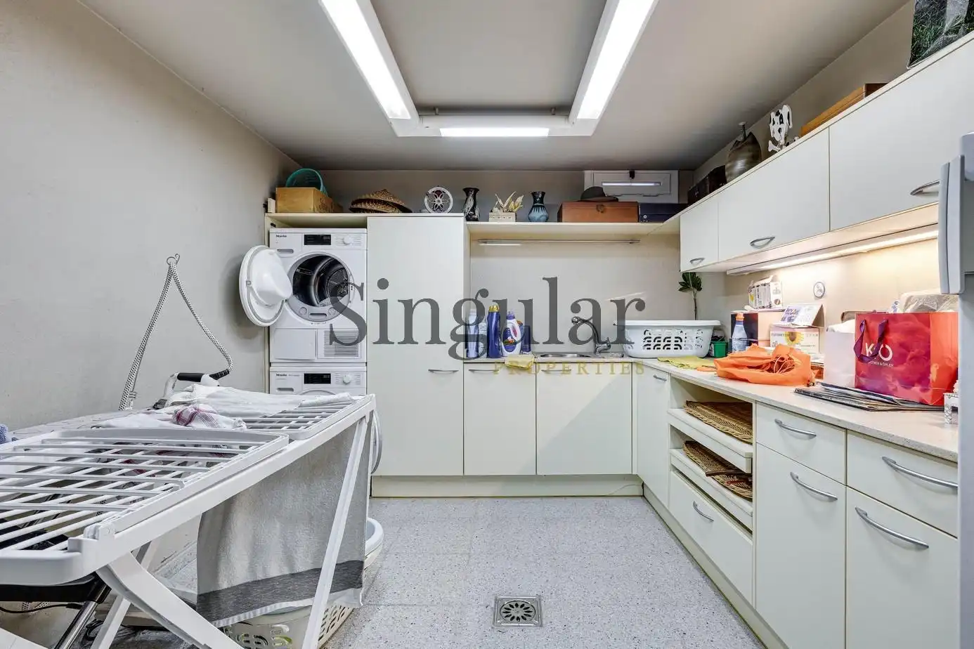Cuina de Casa o xalet en venda en Esplugues de Llobregat amb Calefacció, Piscina i Jacuzzi