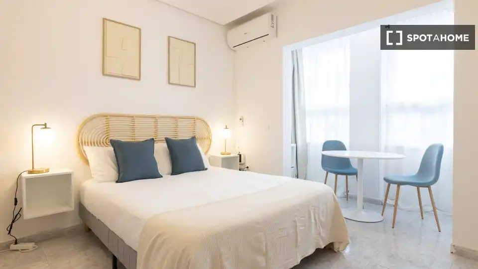 Habitación de Estudio para compartir en Torrevieja con Aire acondicionado, Terraza y Amueblado