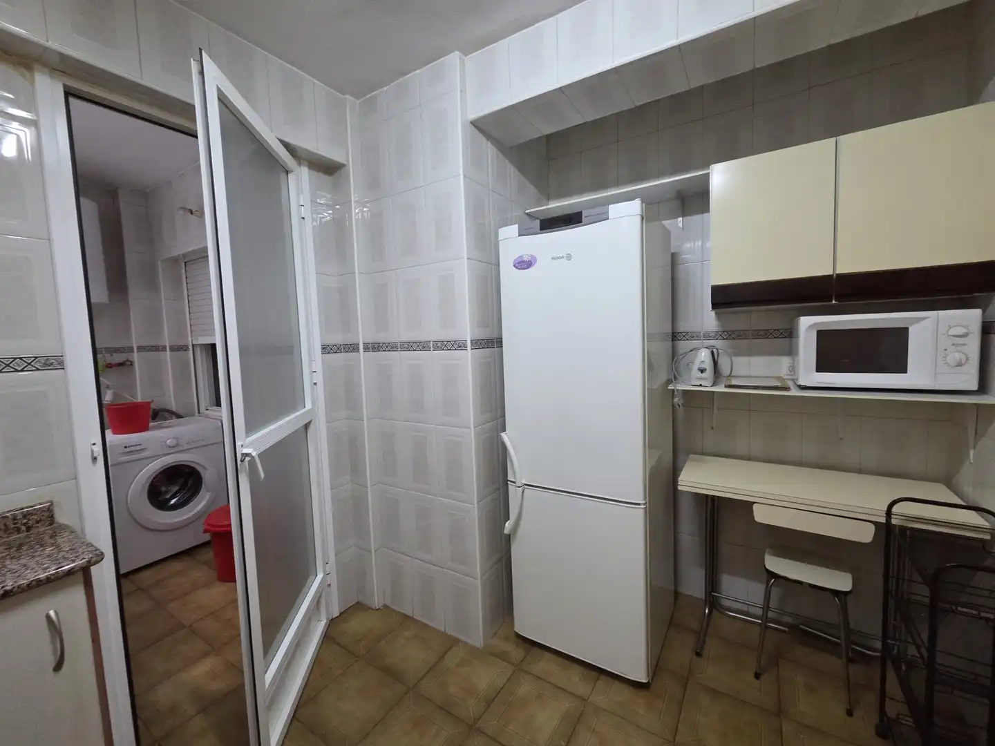Kitchen of Flat for rent in Granada  with Furnished, Oven and Washing machine